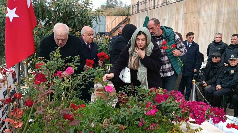 Şehit Emniyet Müdürü Altuğ Verdi Mezarı Başında Anıldı