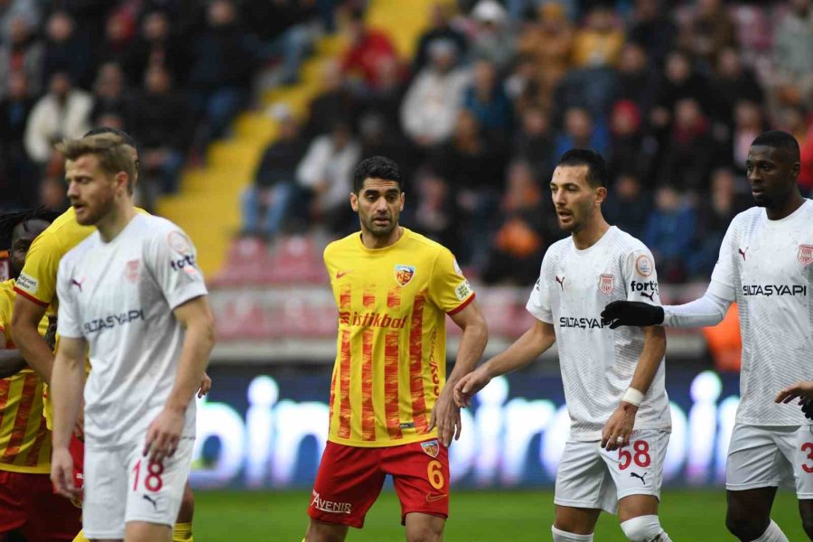 Trendyol Süper Lig: Kayserispor: 0 - Pendikspor: 0 (ilk Yarı)