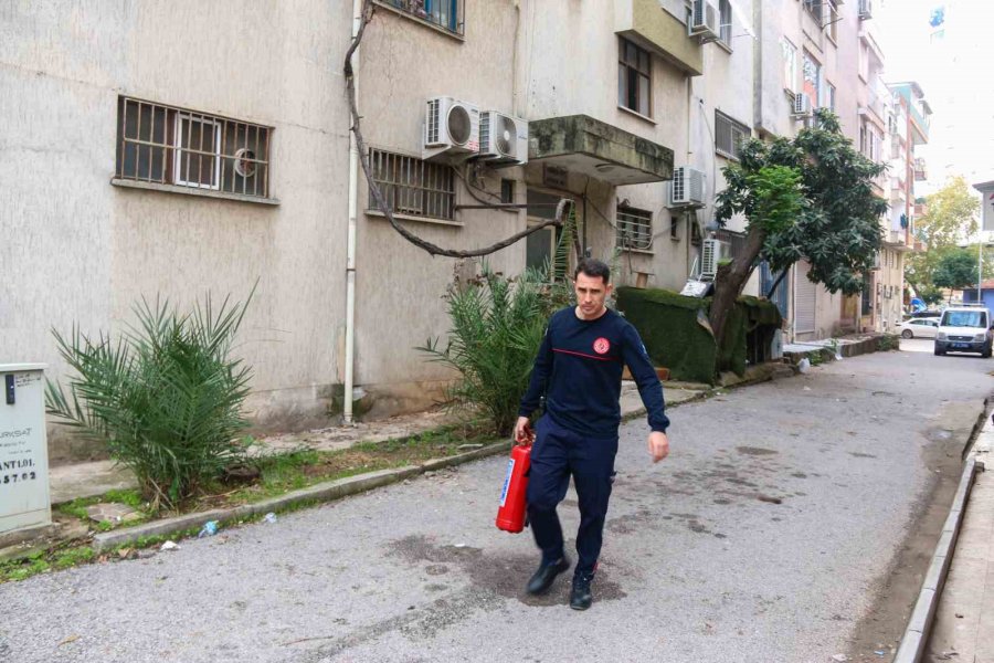 Evinde Yangın Çıkan Kiracı Gözyaşlarını Tutamadı