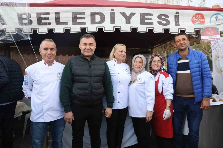 13. Alanya Uluslararası Yeni Yıl Pazarı Renkli Görüntülere Sahne Oldu