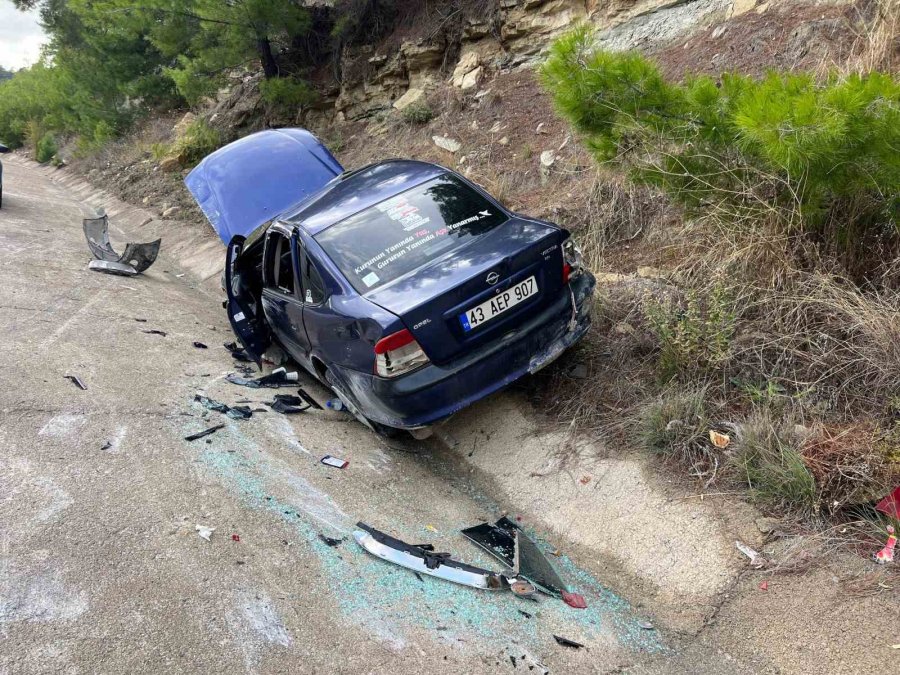 Kontrolden Çıkan Otomobil Şarampole Devrildi: 3 Yaralı