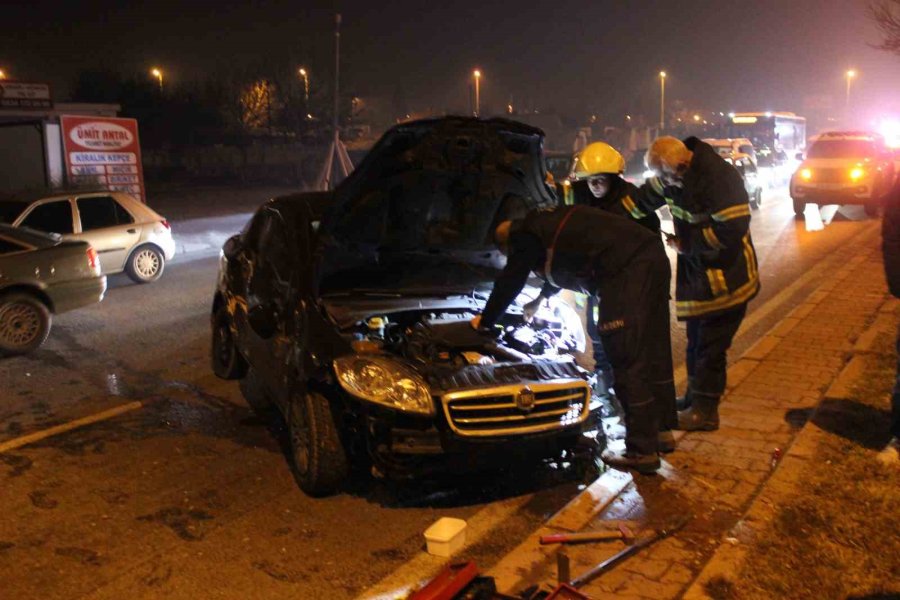 Araçlar Karşı Yola Geçti, Ortalık Savaş Alanına Döndü: 1 Yaralı