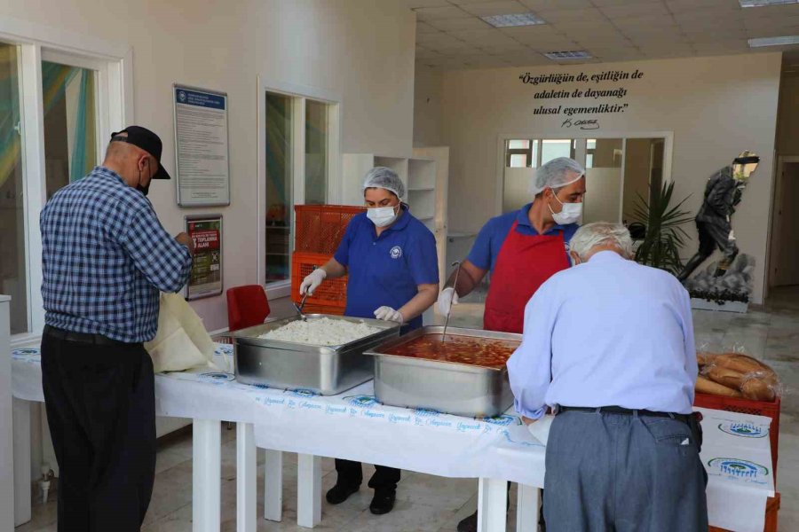 Odunpazarı Belediyesi Aşevi’nden 3 Milyon Porsiyon Sıcak Yemek Yardımı