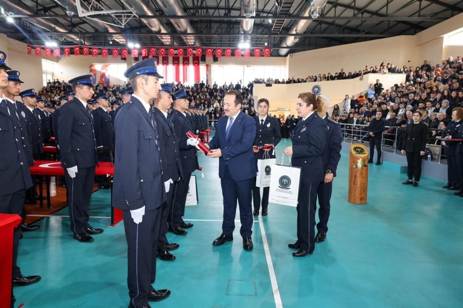 Mersin’de 446 Polis Adayı Mezun Oldu