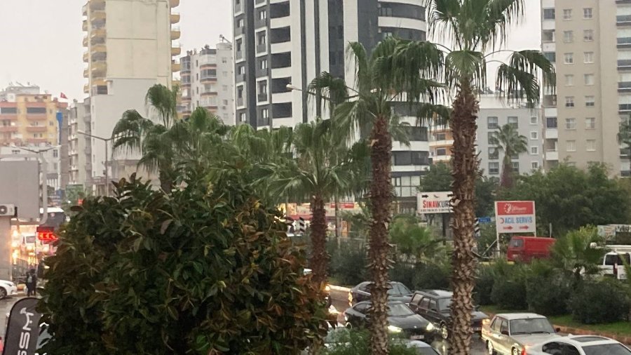 Mersin’in Batı İlçelerinde Yağış Etkili Oluyor