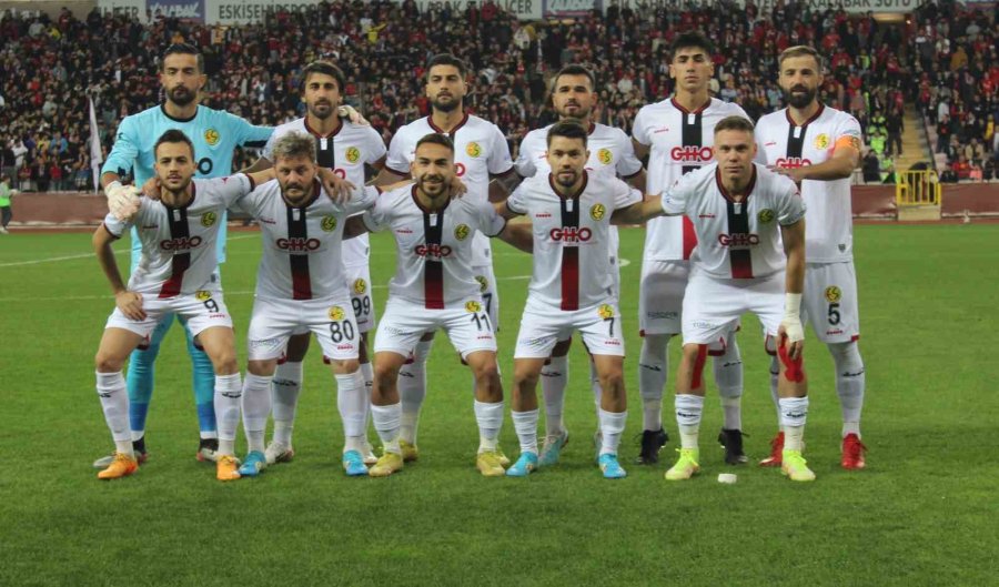 Eskişehirspor Şampiyonluk Yolunda Rakip Tanımıyor