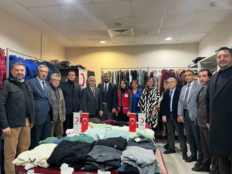 Öğrencilerin Kıyafet Ve Bot İhtiyacını Karşılayabileceği Butik Esogü’de Açıldı