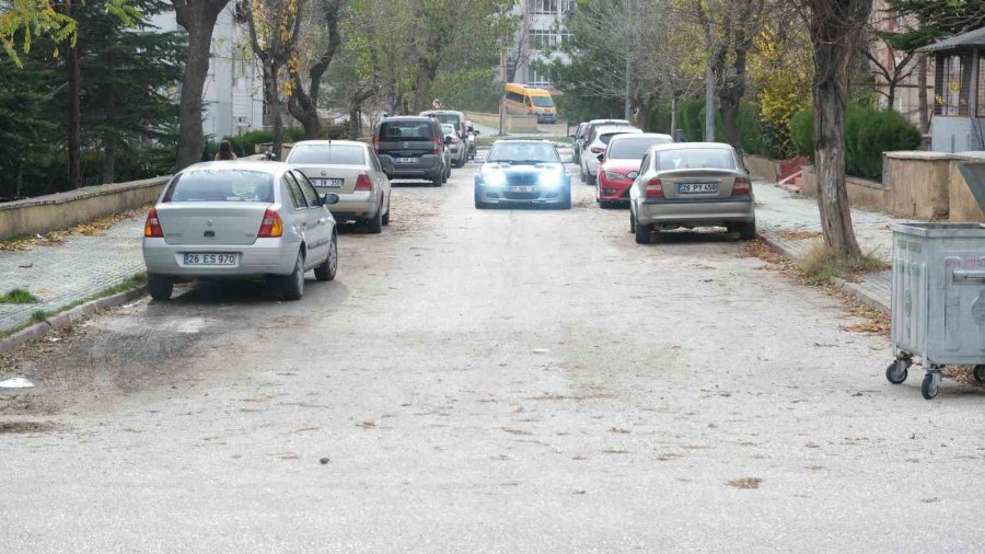 Yarış Oyunundaki Aracın Aynısını Kullanan Genç Yoğun İlgiyle Karşılaşıyor