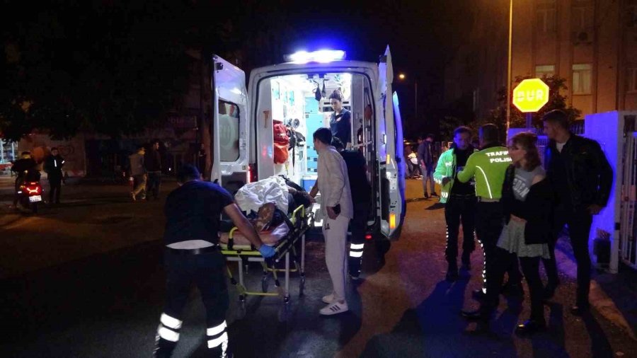 Motosikletin Çarptığı Sürücü Ambulansa Kaldırılırken Polislere Dua Etti