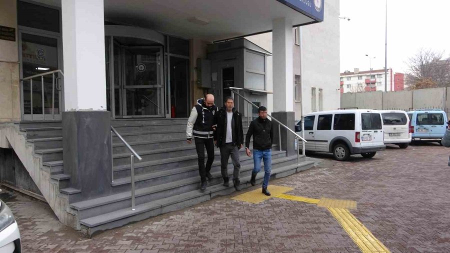 Aranan Şahıslara 69 Polis Ekiple Operasyon: 9 Gözaltı