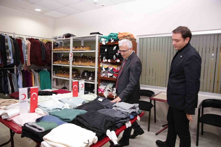 ’kızılay Butik’ Esogü’lü Öğrencilerin Hizmetine Açıldı