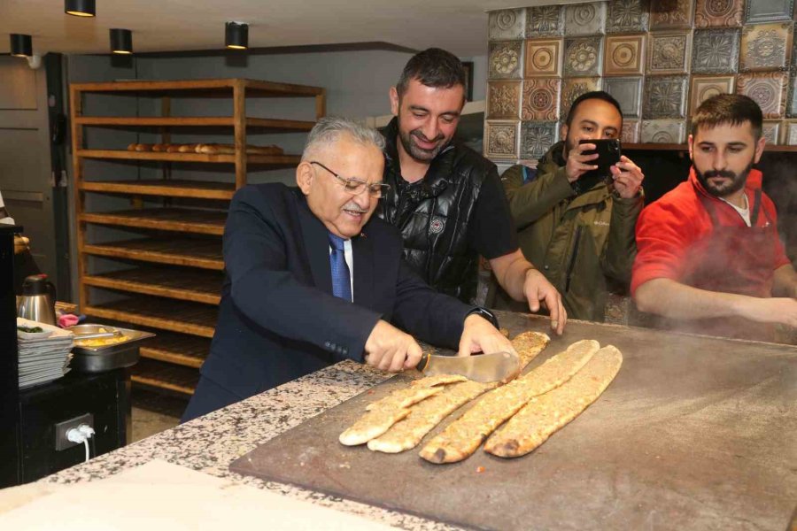 Başkan Büyükkılıç, Fırının Başına Geçti, Pide Pişirdi