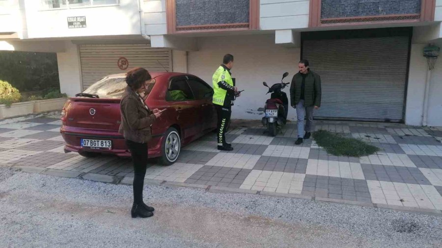 Ehliyetsiz Sürücünün Kullandığı Motosiklet Otomobille Çarpıştı: 1 Yaralı