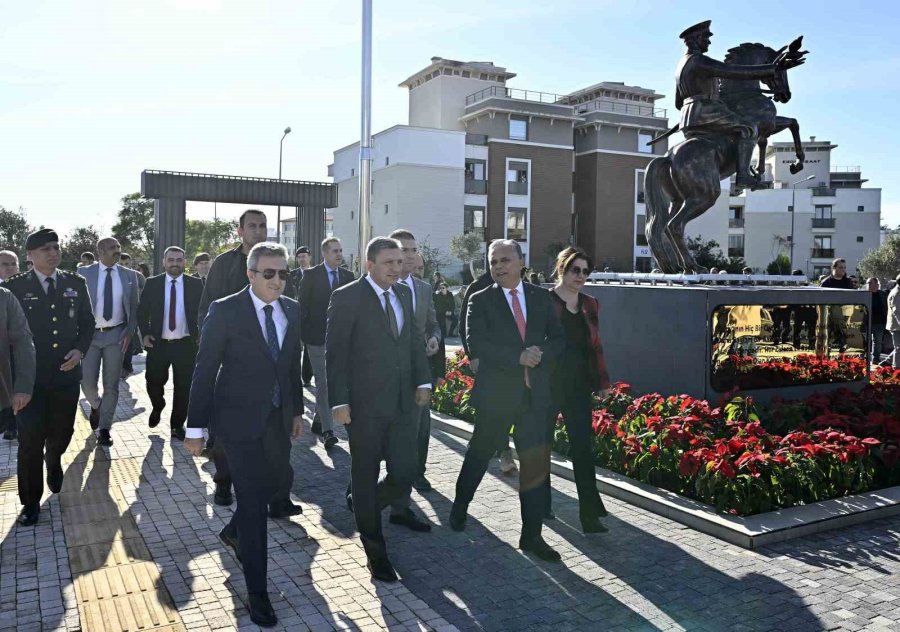 Muratpaşa’da Şehitlik Parkı Törenle Açıldı