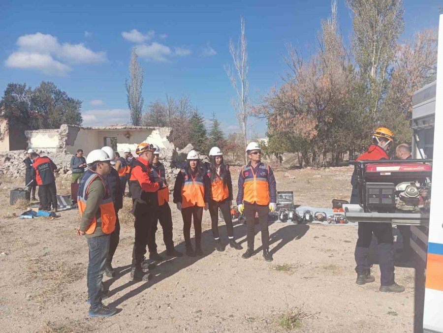 Niğde’de Üniversite Koruma Ve Güvenlik Görevlilerine "afad Gönüllüsü" Eğitimi Verildi