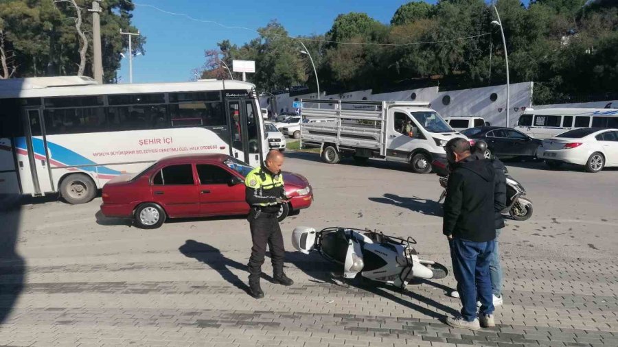 Kamyonla Çarpışan Motosiklet Sürücüsünün Sürüklendiği Anlar Kamerada