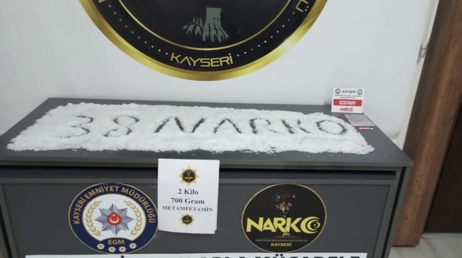 Kayseri Polisinden Uyuşturucuya Geçit Yok: Şüpheli Araçtan 2 Kilo 700 Gram Uyuşturucu Çıktı