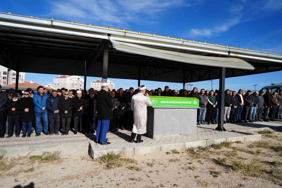 Niğde Gazozu Fabrikası’nda Kimyasal Maddeden Zehirlenen İşçi Toprağa Verildi