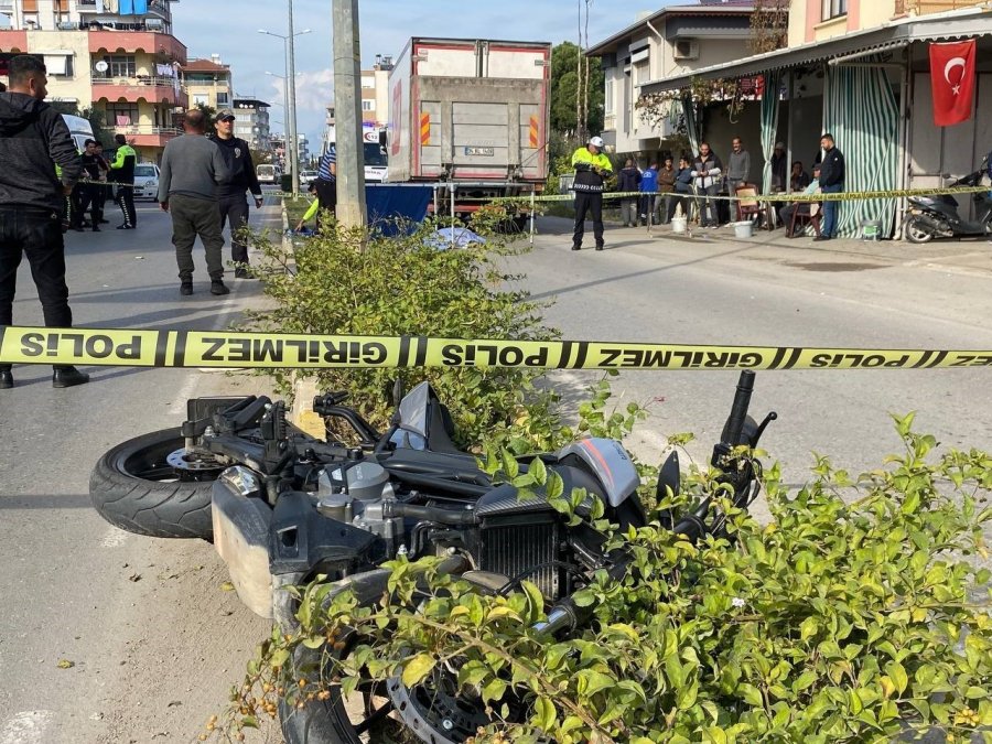 Kontrolden Çıkıp Kamyonun Altına Giren Motosiklette Ölü Sayısı İkiye Yükseldi