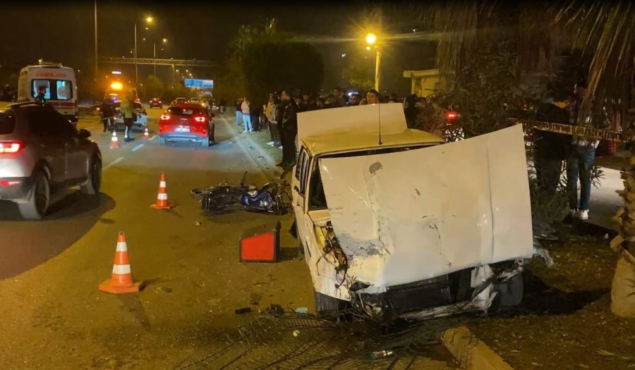 Otomobille Motosikletin Çarpıştığı Feci Kazada Ortalık Savaş Alanına Döndü: 1 Ölü