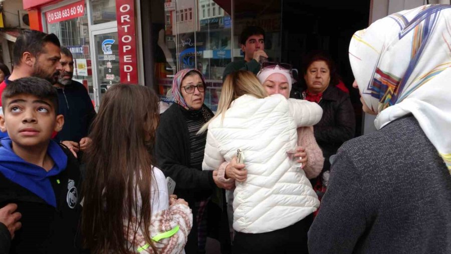 Kahvaltı Yaparken Çıkan Yangın, Yaşlı Kadının Yakınlarını Gözyaşına Boğdu