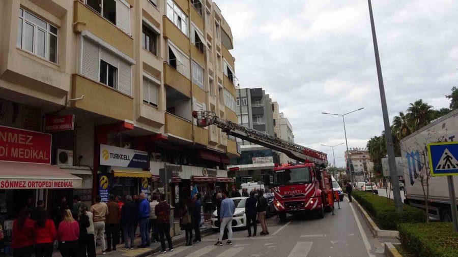 Kahvaltı Yaparken Çıkan Yangın, Yaşlı Kadının Yakınlarını Gözyaşına Boğdu