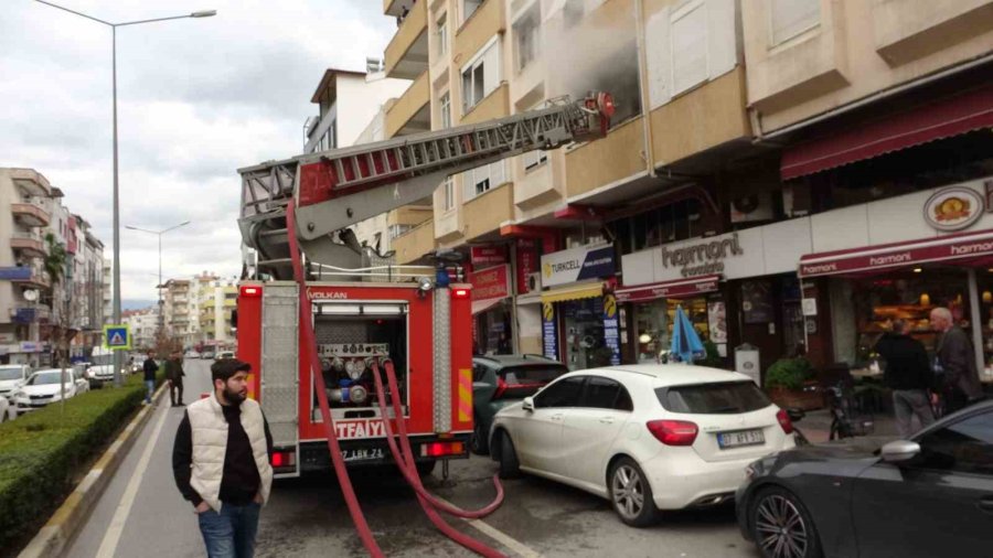 Kahvaltı Yaparken Çıkan Yangın, Yaşlı Kadının Yakınlarını Gözyaşına Boğdu