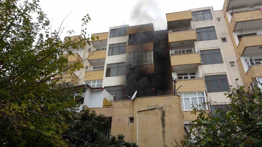 Kahvaltı Yaparken Çıkan Yangın, Yaşlı Kadının Yakınlarını Gözyaşına Boğdu