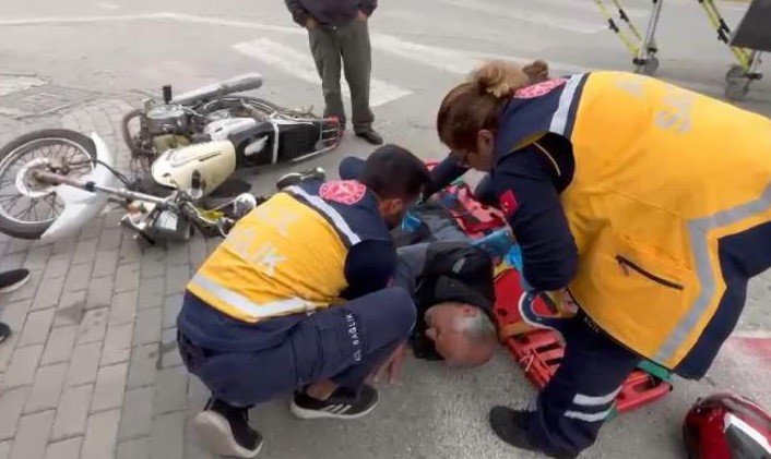 Otomobilin Çarptığı Motosiklet Sürücüsü Ölümden Döndü