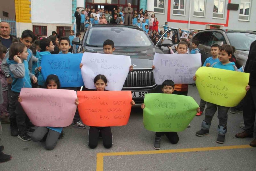 Konya’da Yerli Malı Haftasında Okula Togg Getirdiler