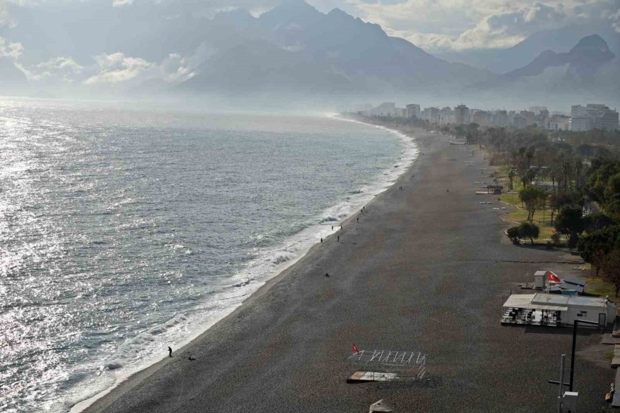 Antalya Havasıyla Şaşırtmaya Devam Ediyor: Öğlene Kadar Kış, Sonrasında Yaz