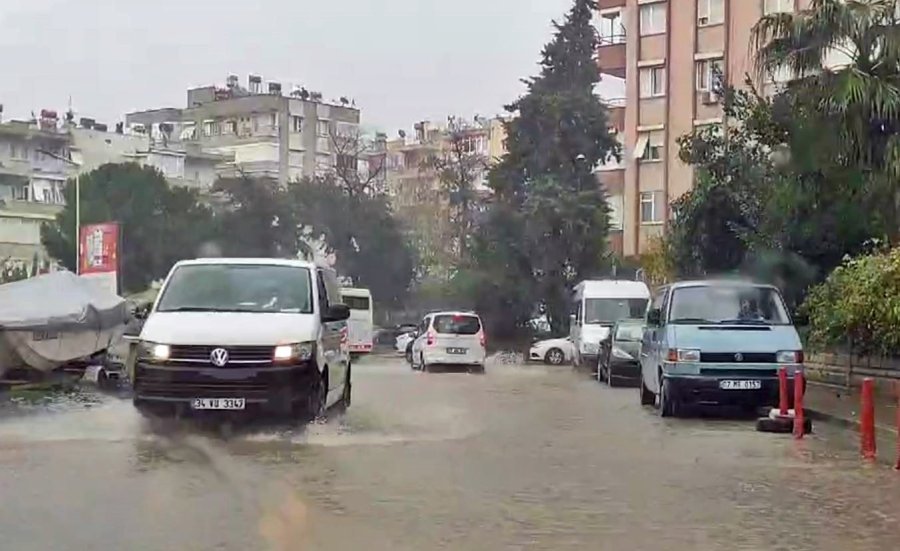 Antalya Havasıyla Şaşırtmaya Devam Ediyor: Öğlene Kadar Kış, Sonrasında Yaz