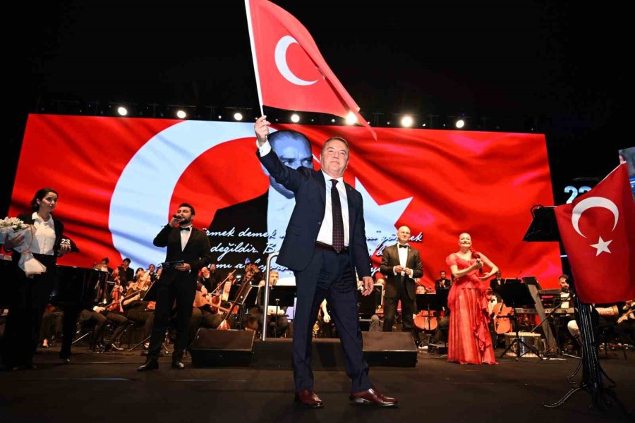 Antalyalılar 23. Uluslararası Piyano Festivali’nde Candan Erçetin Konseriyle Coştu