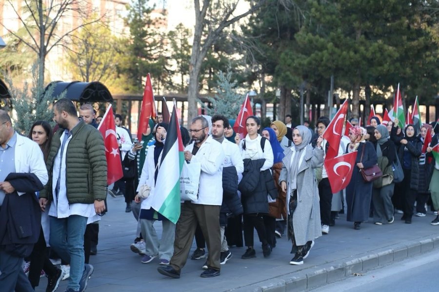 Doktorlar Ve Sağlık Çalışanları İsrail’i Protesto Etti