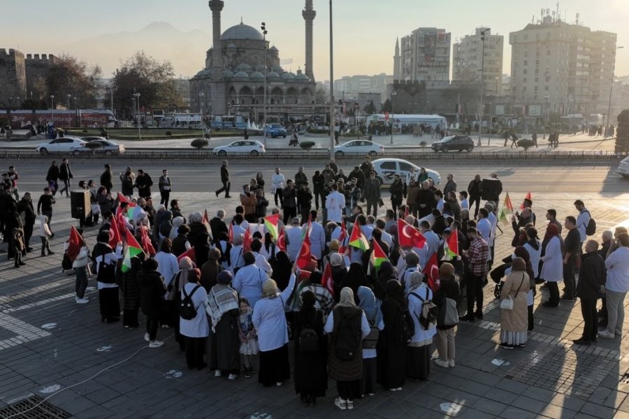 Doktorlar Ve Sağlık Çalışanları İsrail’i Protesto Etti