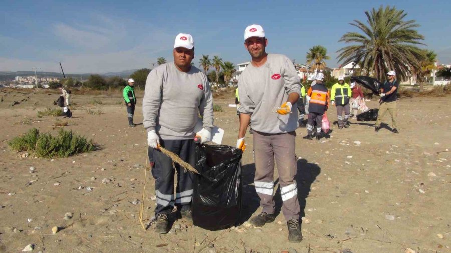 Silifke’de “denizlere Mavi Yakışır” Sloganı İle Sahil Temizliği Yapıldı