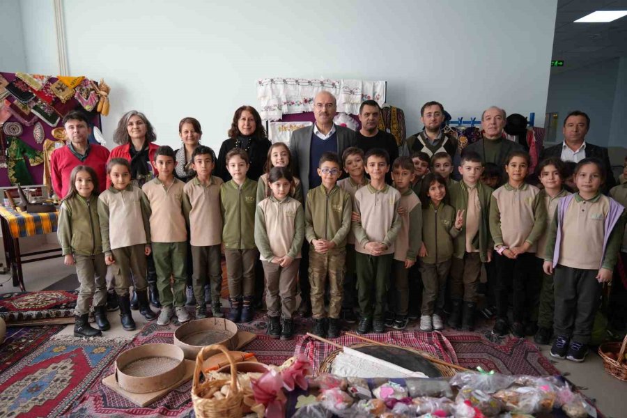 Niğde’de Öğrenciler, Türkiye’nin Sahip Olduğu Değerleri Açılan Sergi İle Öğrendi