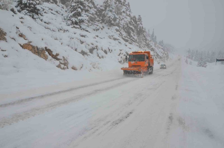 Antalya-konya Kara Yolunda Kar Yağışı Devam Ediyor