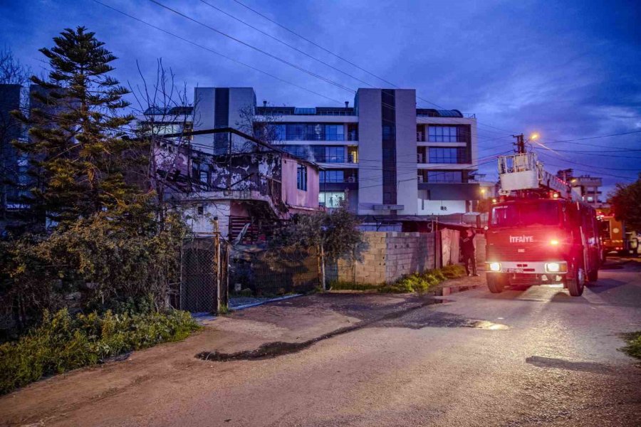 Antalya’da Müstakil Ev Alev Topuna Döndü