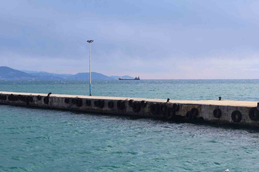 Kuru Yük Gemisi, Hava Muhalefeti Sebebiyle Alanya Açıklarına Demirledi