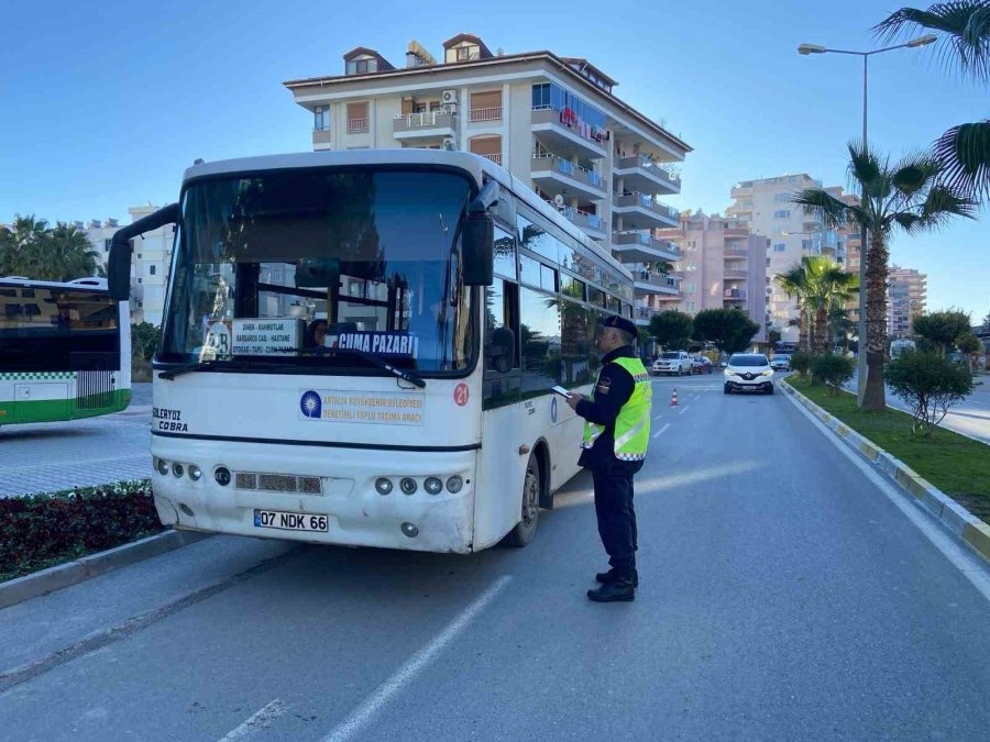 Alanya’da 3 Araç Trafikten Men Edildi