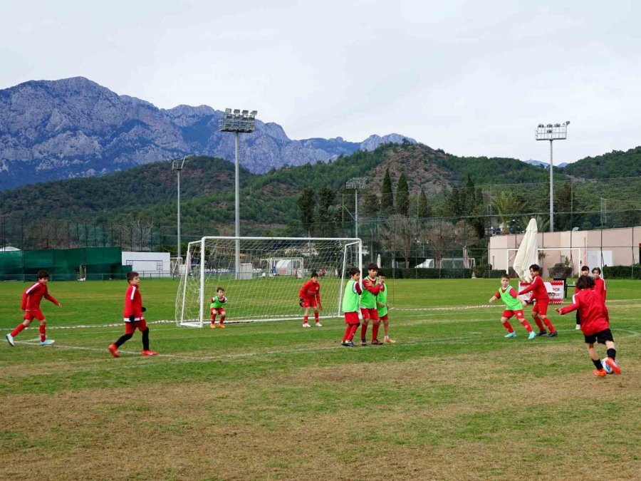 Antalyaspor Futbol Okulları Gelişim Ve Kış Kampı Tamamlandı