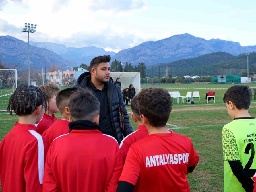 Antalyaspor Futbol Okulları Gelişim Ve Kış Kampı Tamamlandı