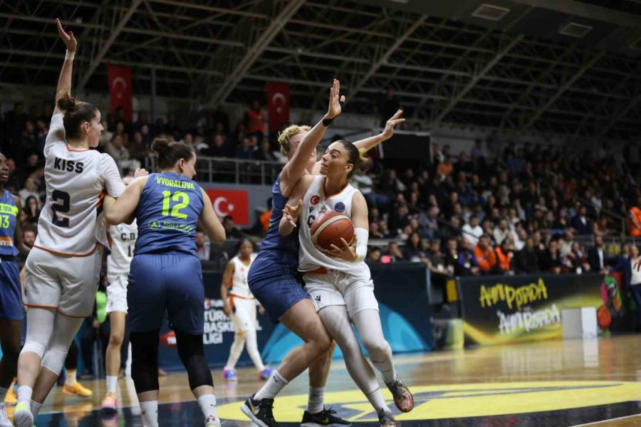 Fıba Kadınlar Avrupa Ligi: Çukurova Basketbol: 56 - Usk Prag : 77