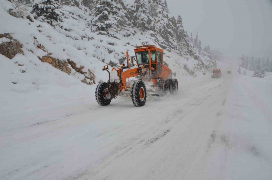 Antalya-konya Kara Yolunda Kar Yağışı Devam Ediyor