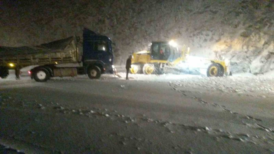 Antalya-konya Yolu Tır Geçişine Kapatıldı