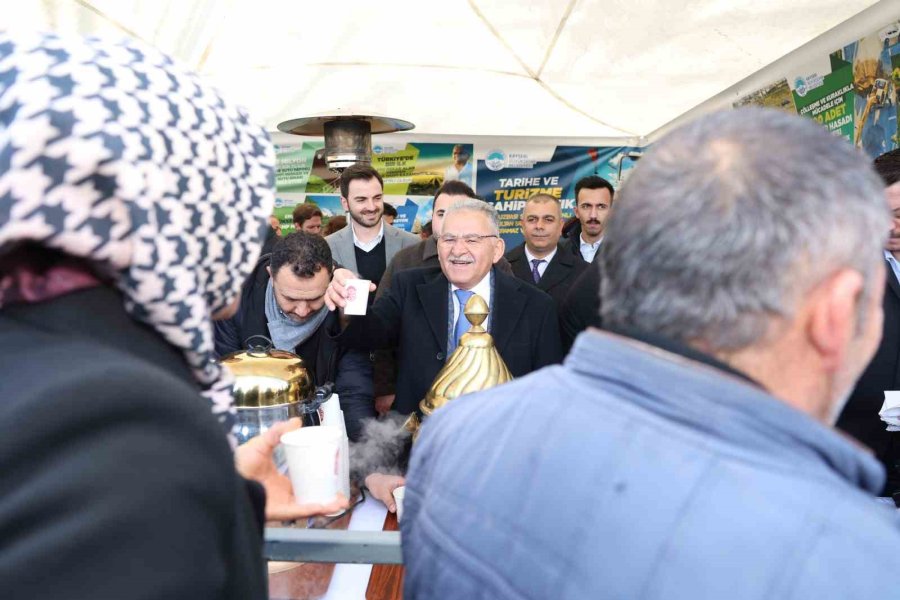 Başkan Büyükkılıç, Hizmeti Vatandaşın Ayağına Götüren Çadırları Ziyaret Etti