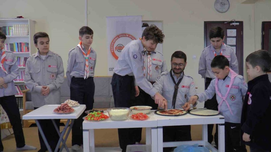 Küçük İzciler Pizza Yapmayı Öğrendi