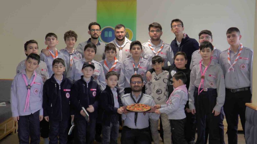 Küçük İzciler Pizza Yapmayı Öğrendi