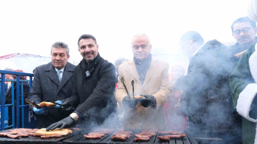 Geleneksel Sivrihisar Dövme Sucuk Festivaline Binlerce Vatandaş Akın Etti